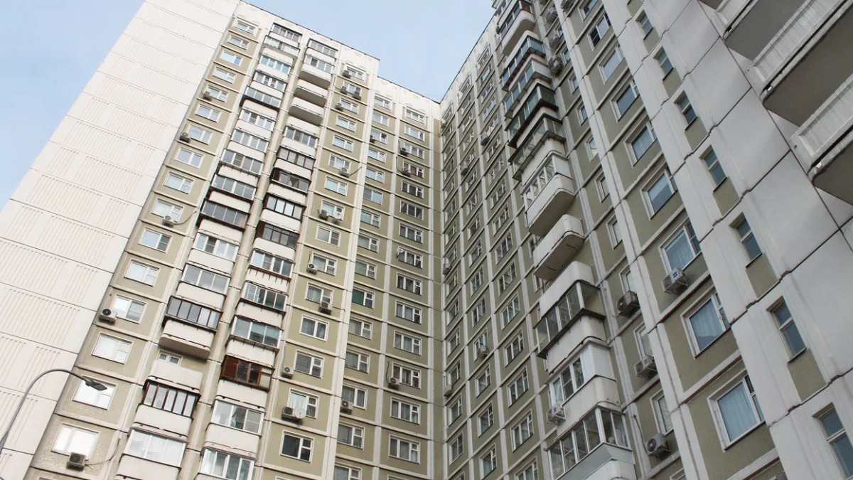 На юге столицы в 2025 году заменят лифтовое оборудование в двадцатидвухэтажном жилом доме