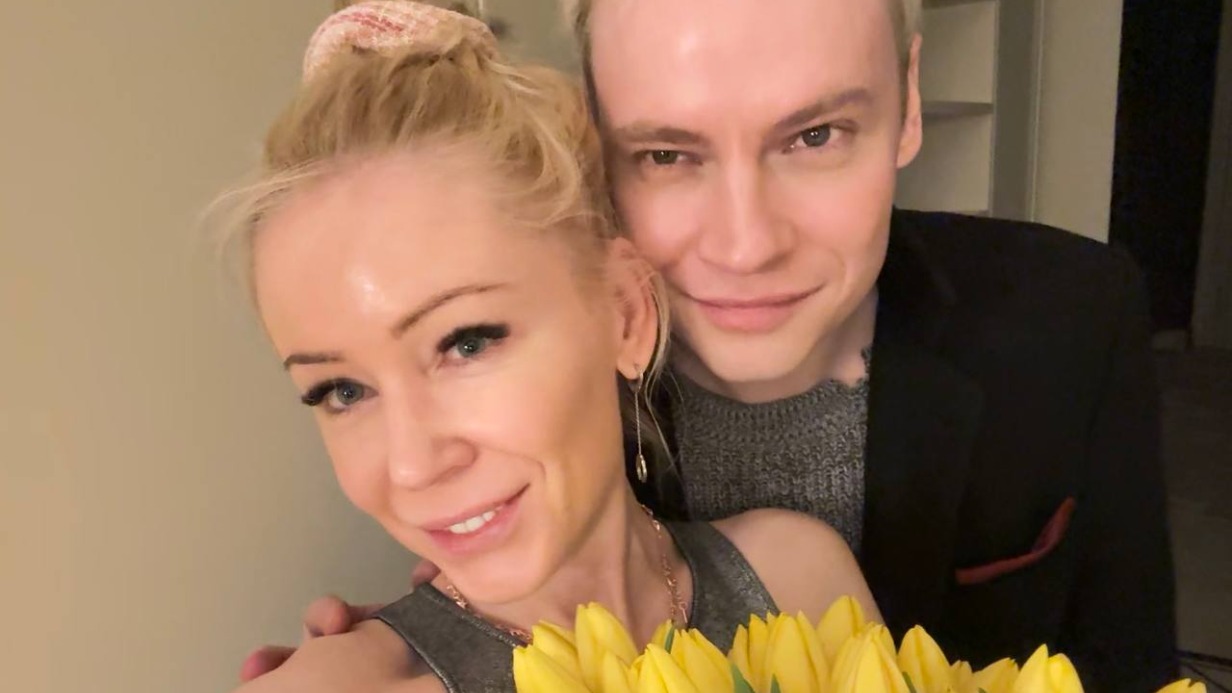 «Запахло весной!»: SHAMAN подарил Мизулиной желтые тюльпаны