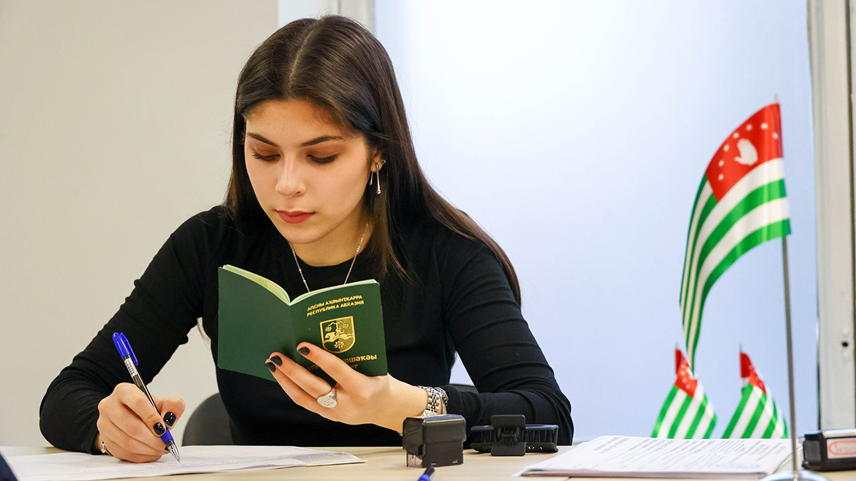 Россия остановила выдачу российских паспортов в Абхазии