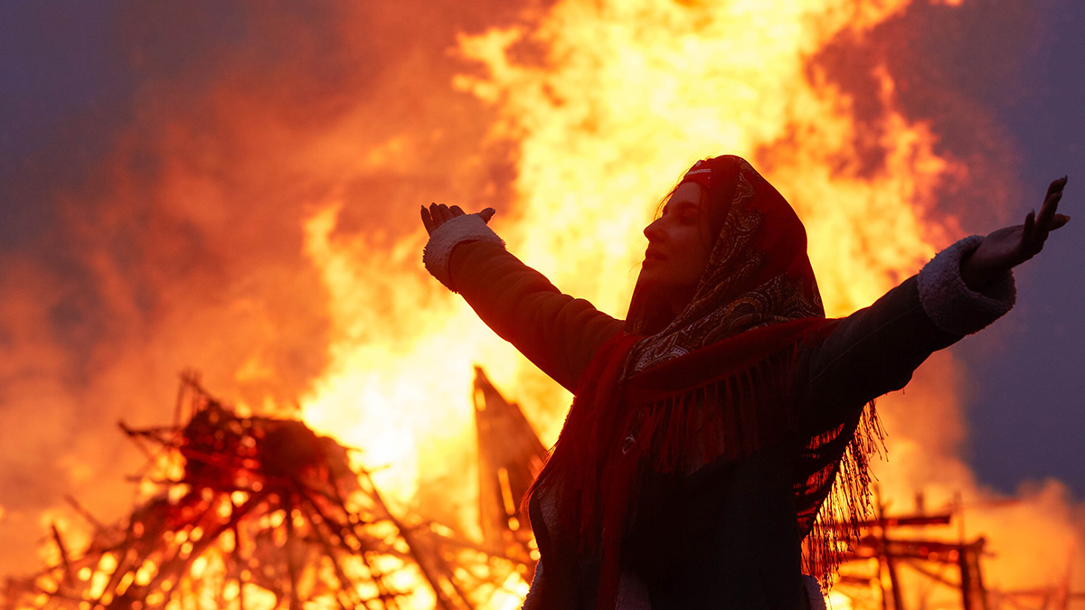 Можно ли православным смотреть, как сжигают чучело на Масленицу