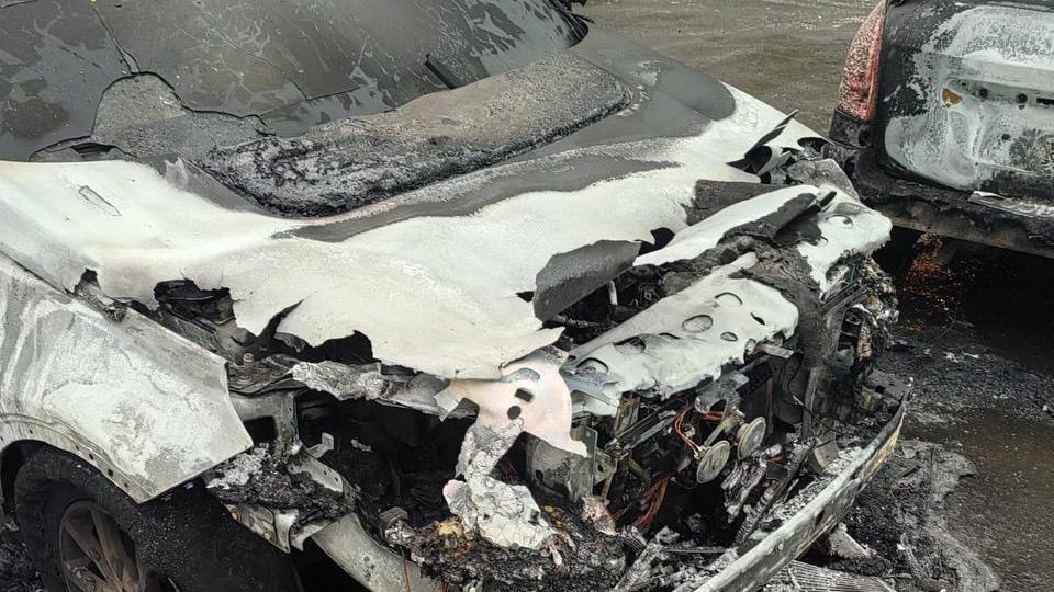 Неизвестный поджег несколько машин на северо-востоке Москвы