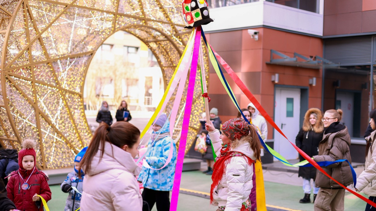 Спасатели и кинологи провели праздник для маленьких пациентов