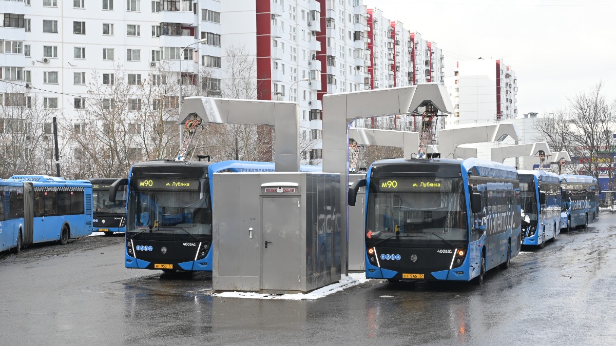 Более 30 конечных станций наземного транспорта обслуживают электробусы