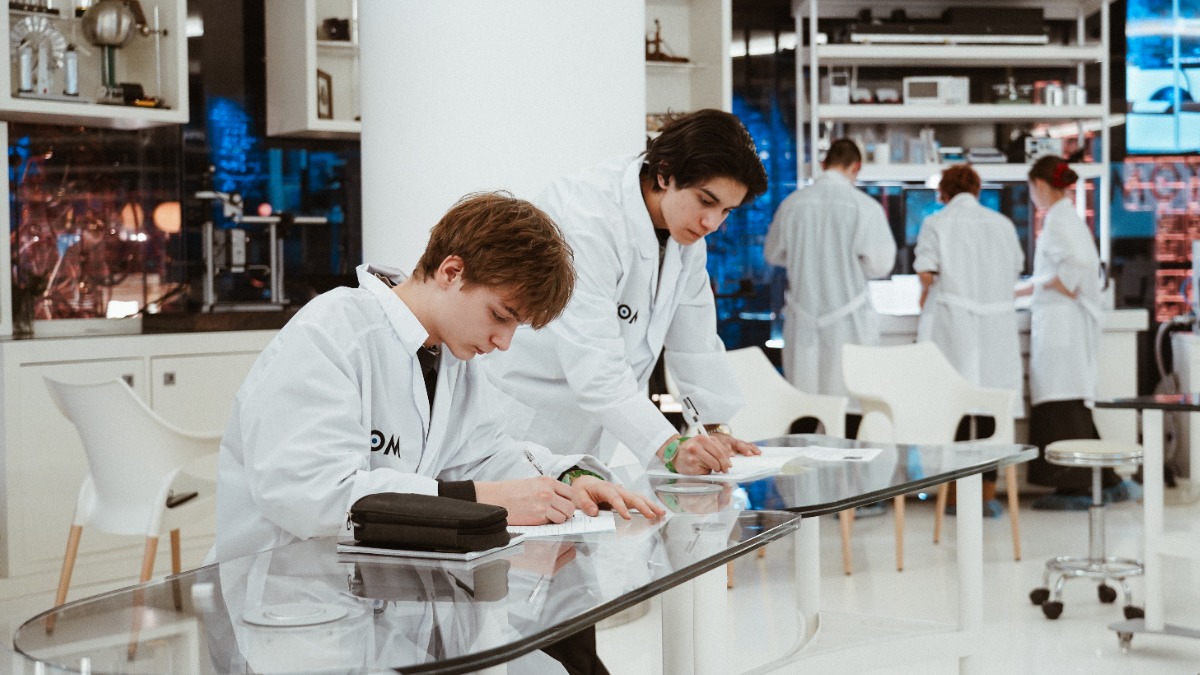 Более полутора тысяч юных москвичей примут участие в научных программах этой весной