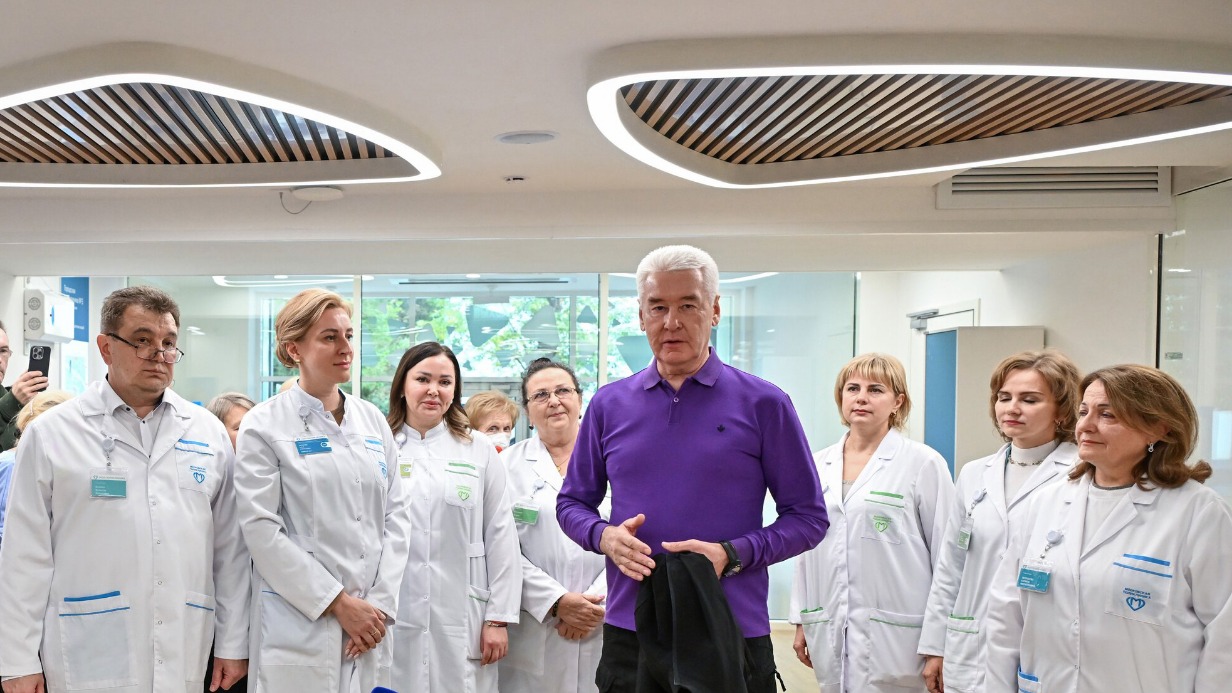 Мэр Москвы Сергей Собянин на открытии здания поликлиники № 5 после реконструкции. Во всех поликлиниках города сегодня используют только электронные медкарты