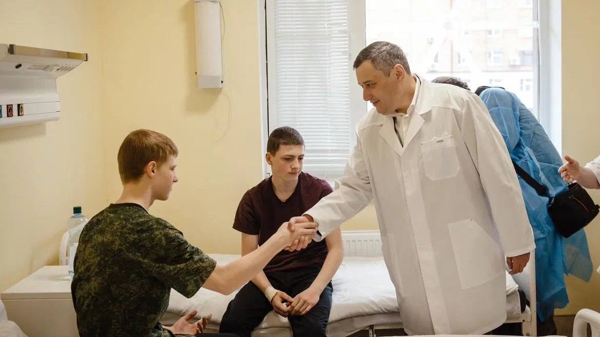 Четверо пострадавших при ударе ВСУ в Курской области находятся в реанимации