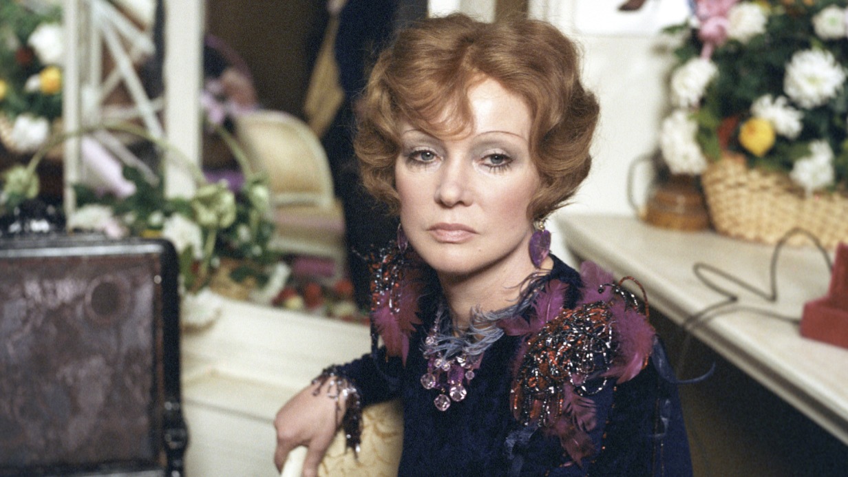 Актриса Людмила Гурченко в роли бессмертной Эмилии Марти на съемках музыкального фильма «Рецепт ее молодости»