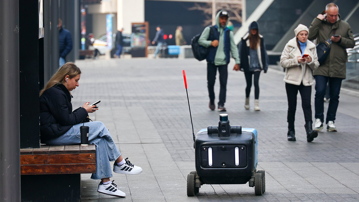 Максим Ликсутов: В Москве около 1,5 тысячи заказов выполняют роботы-доставщики