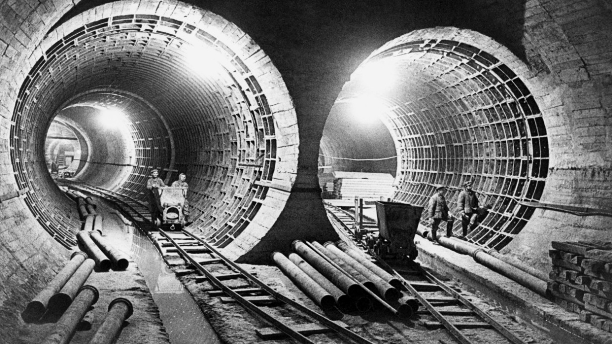 Строительство двухпутного тоннеля четвертой очереди метро