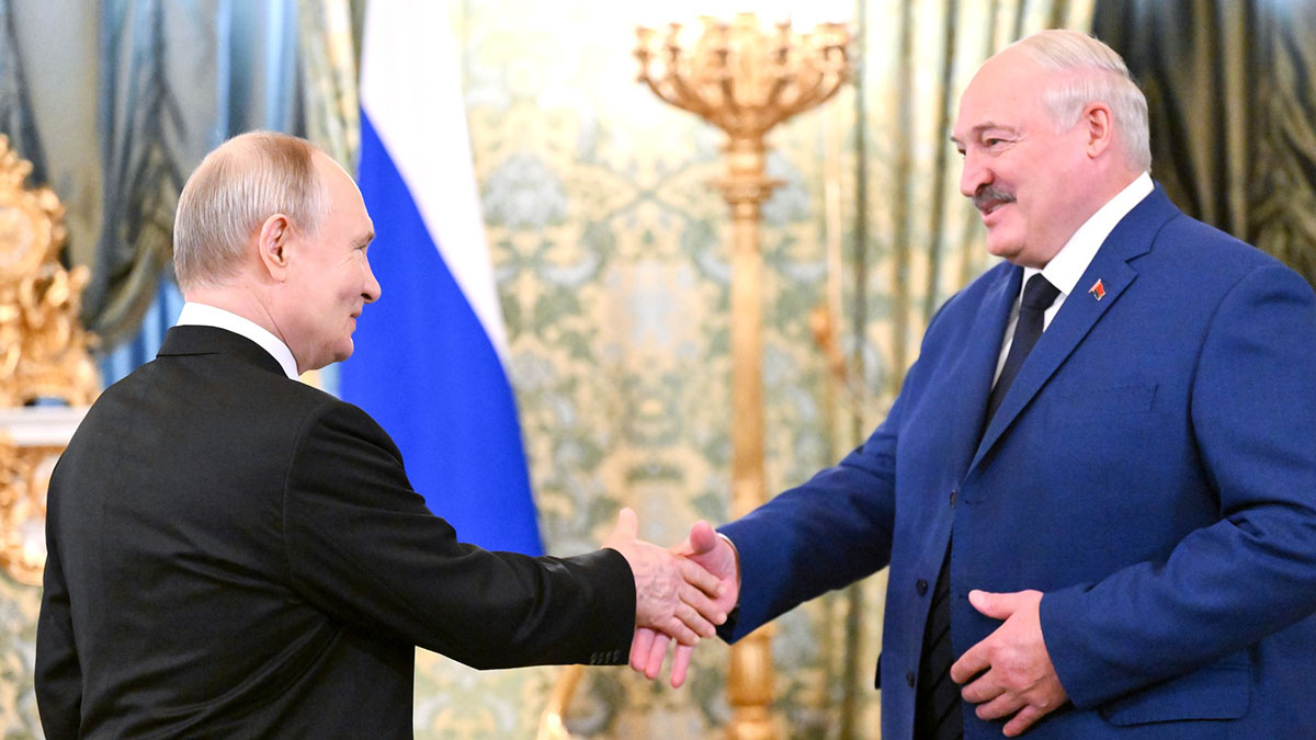 Лукашенко поздравил Путина с днем рождения