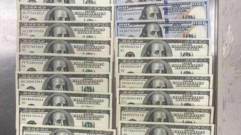 Украинец пытался нелегально провезти в РФ доллары на 6,5 миллиона рублей