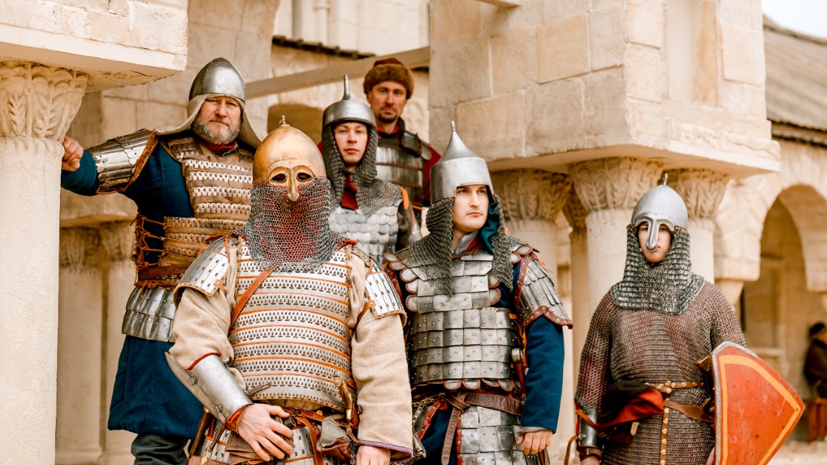 Рыцарские бои, древние ремесла и тайны Новгорода: как прошло самое зрелищное историческое событие марта