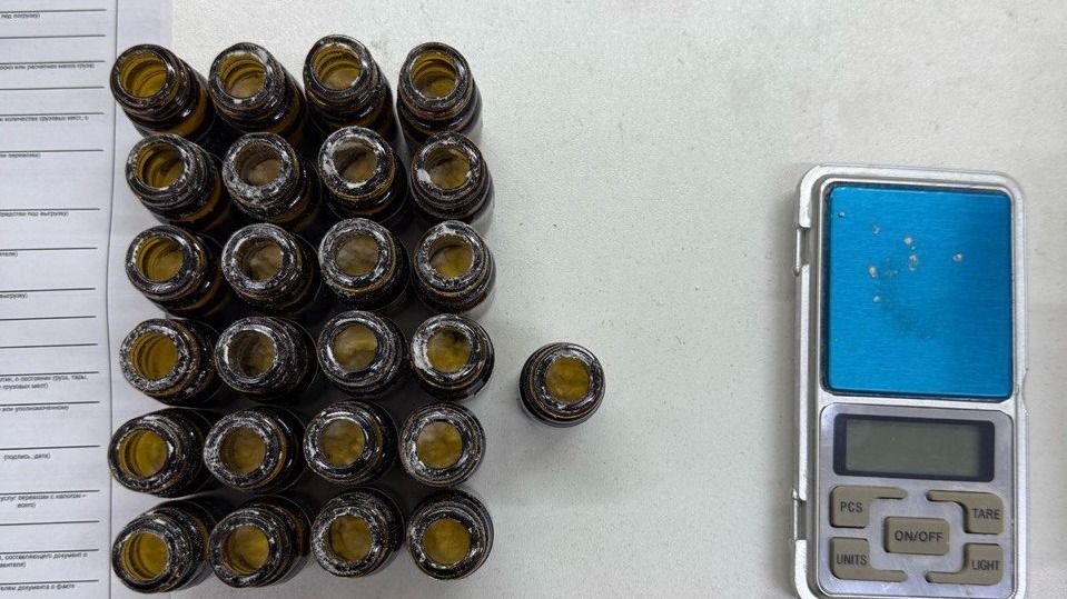 Таможенники в аэропорту Шереметьево пресекли контрабанду пяти ведер с наркотиками