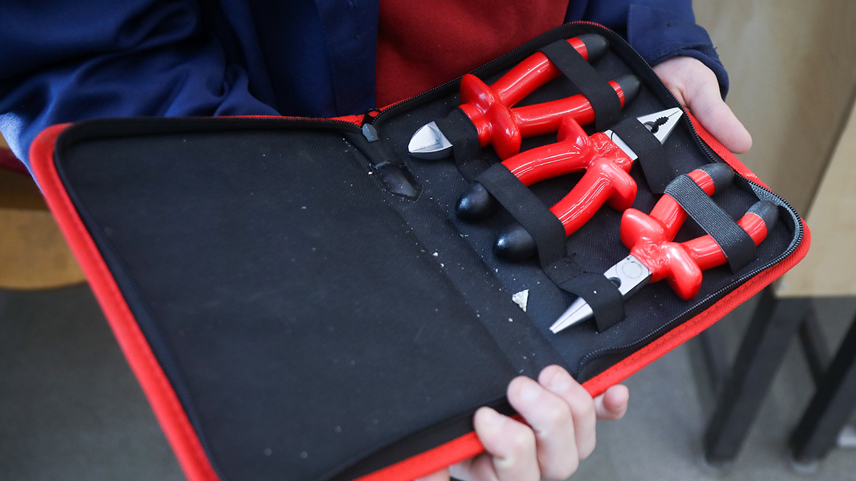 Жители Днепропетровска напали на электриков, отключавших свет в домах