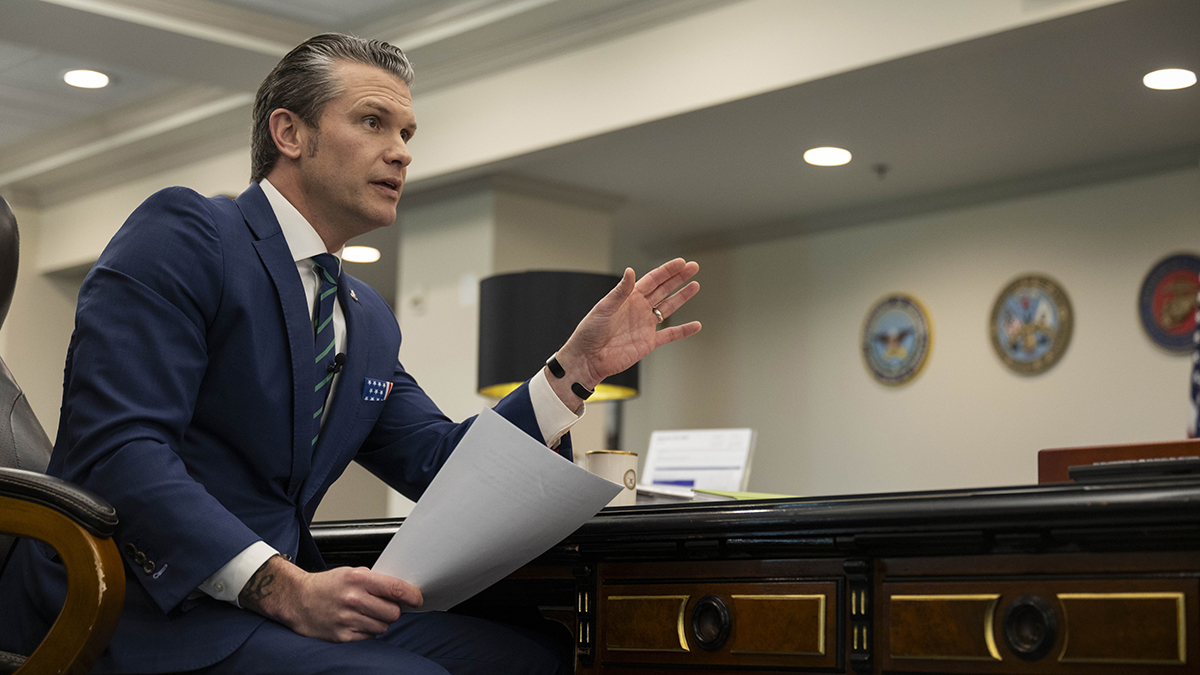 CNN: Хегсет не предупредил Трампа о решении приостановить поставки Киеву