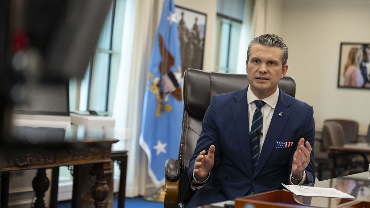 Глава Пентагона не смог указать местоположение Сувалкского коридора