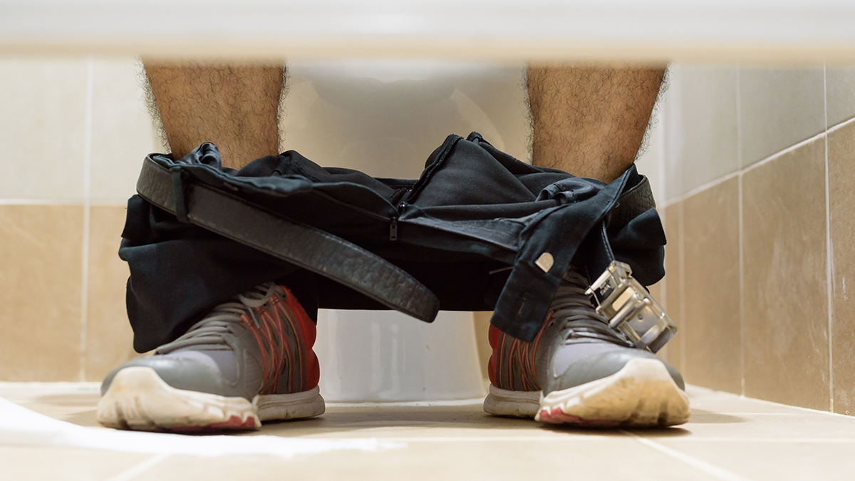 Почему нельзя вставлять батарейки в прямую кишку