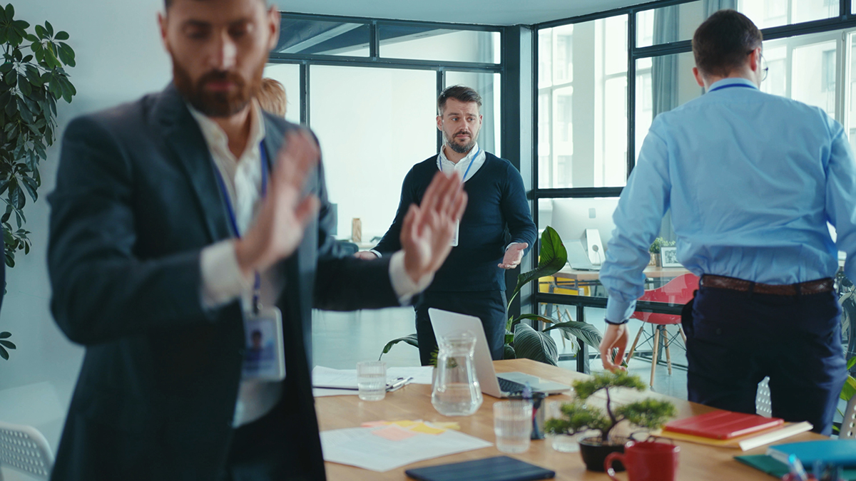 Как избежать неприятного разговора на работе