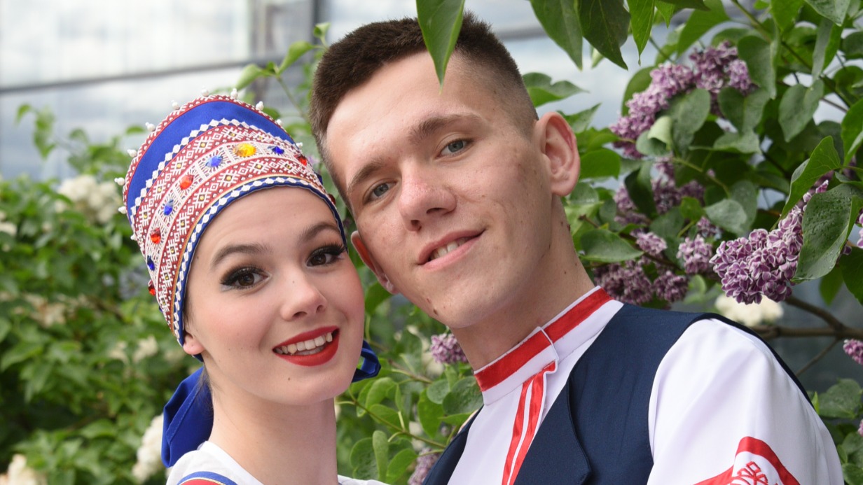 Участники национального ансамбля песни и танца Карелии «Кантеле» Татьяна Филюгина и Иван Федотов