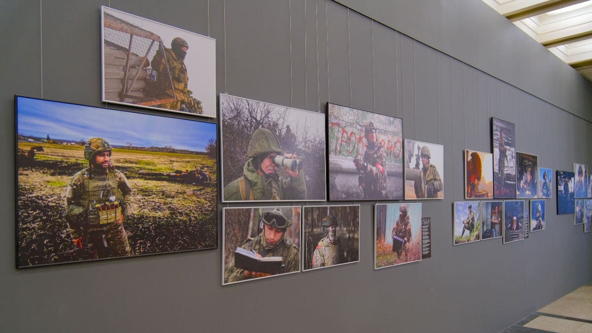 Около 41,5 тысячи гостей посетили фотовыставку «Защитники Отечества» в Музее Победы