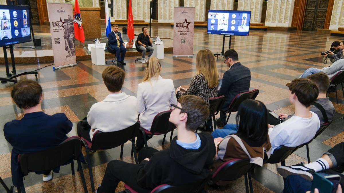 Международный конкурс-выставку «Искусство и мир: Великая Победа Жизни» презентовали в Музее Победы