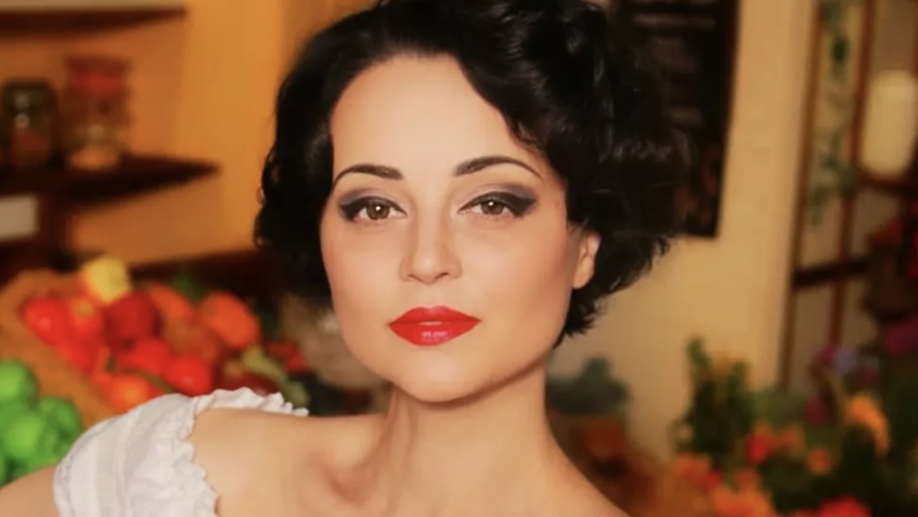 Актрису бурлеска Лялю Бежецкую госпитализировали с ножевым ранением в Москве — РЕН ТВ