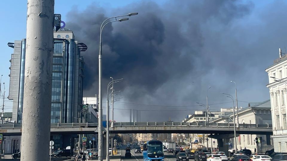 Mash: В ЖК «Роза Росса» горит пентхаус стоимостью более миллиарда рублей