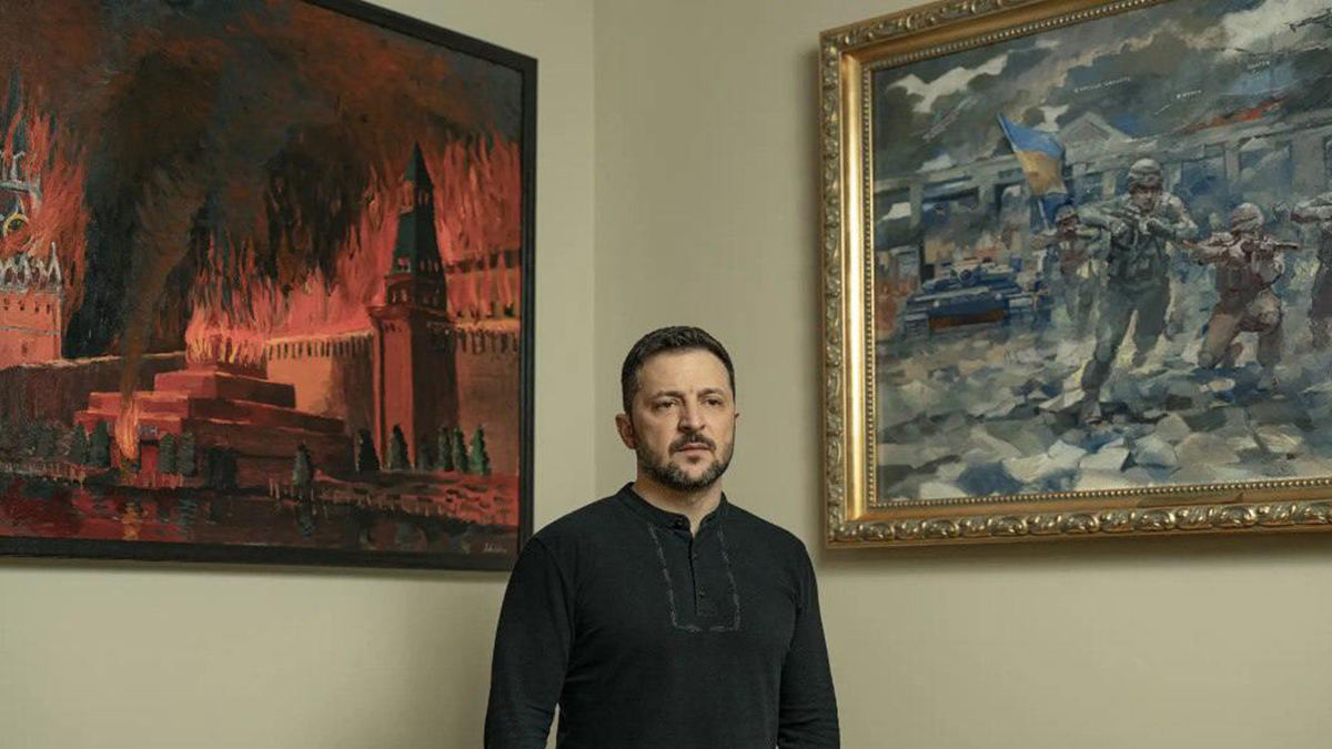 Картину с горящим Кремлем засняли журналисты в кабинете Зеленского 