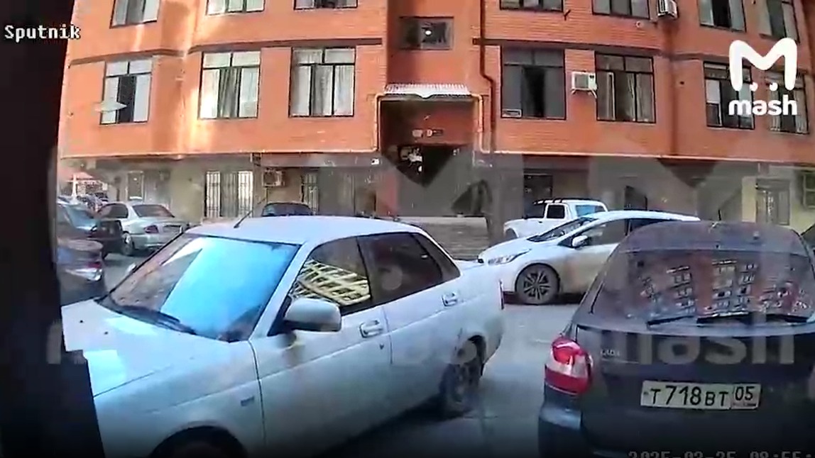 В Сети появились кадры момента взрыва в махачкалинской многоэтажке