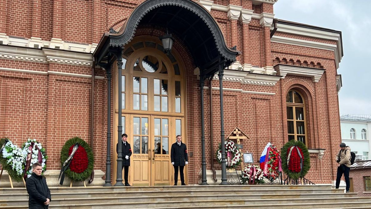 Прощание с Ларисой Голубкиной началось в храме святителя Николая