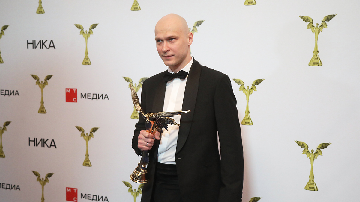 Юра Борисов чуть не разбил реквизит за 1,5 миллиона рублей на съемках в Петербурге