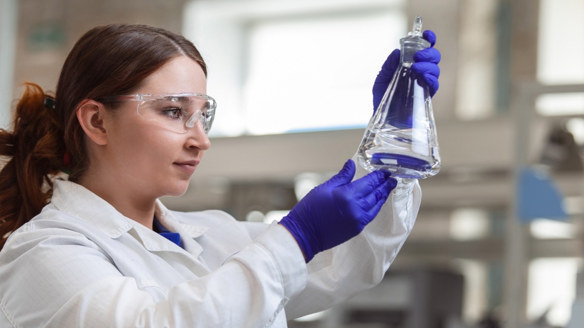 Белые масла «Газпромнефть-СМ» заменят треть импортного сырья в косметике