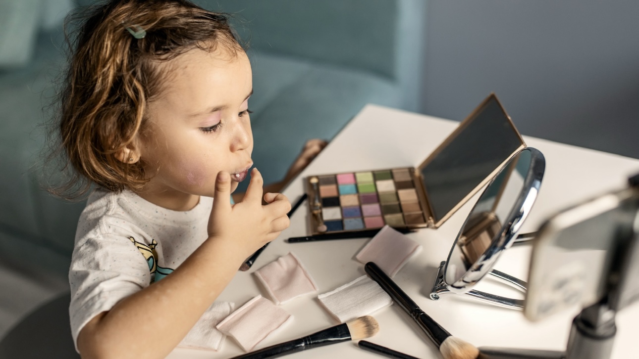Можно ли детям пользоваться косметикой для взрослых