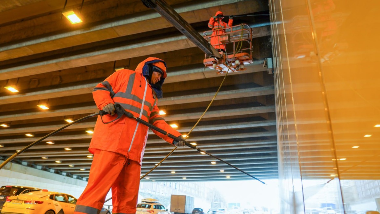 Более 100 транспортных тоннелей промоют в Москве после зимнего сезона