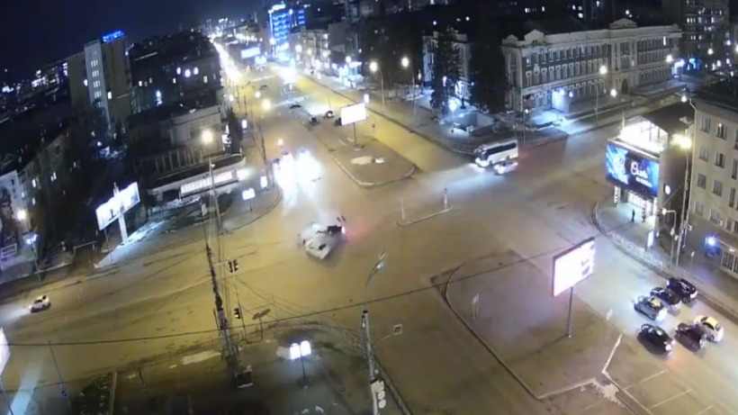 Пьяный водитель BMW устроил гонки в Новосибирске и снес легковушку 