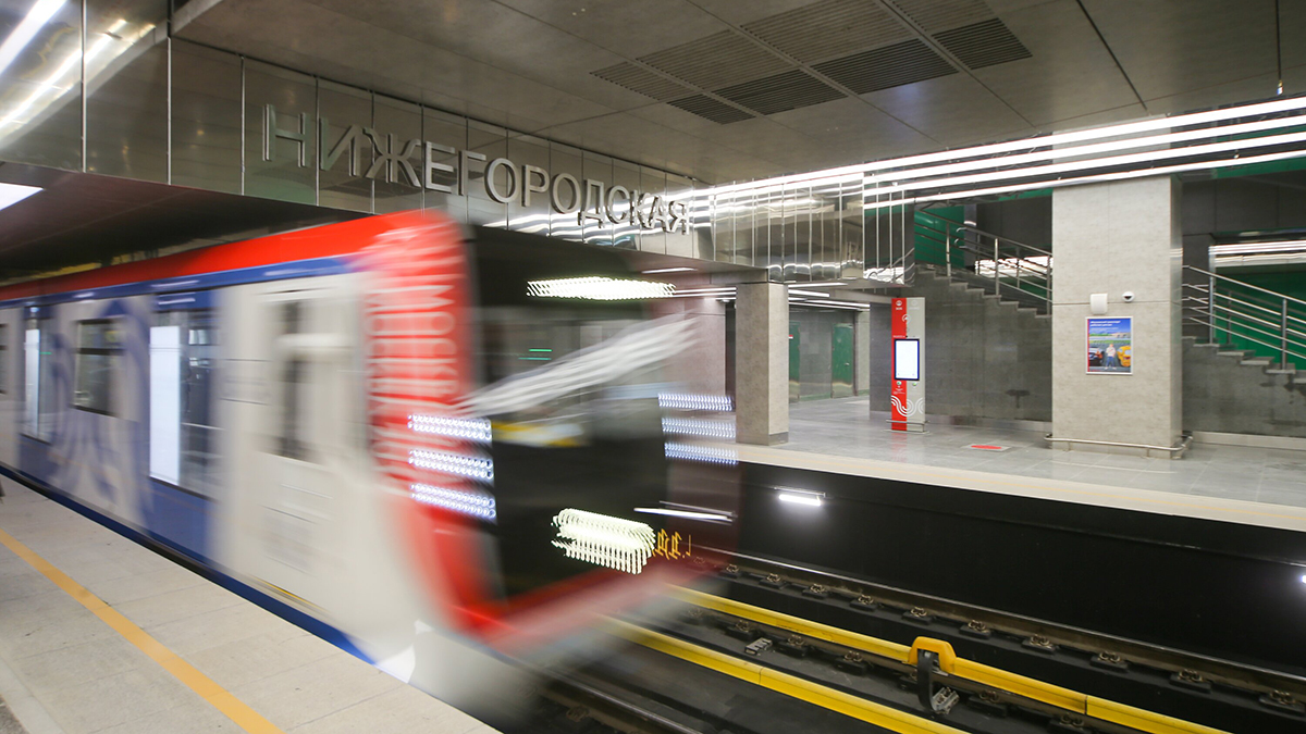 Мужчина напал на сотрудницу службы безопасности в московском метро