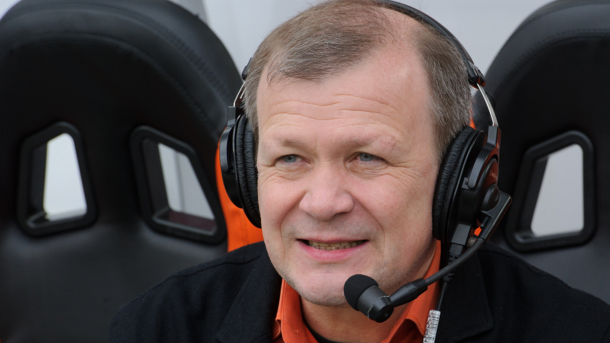 Спортивного комментатора Александра Шмурнова признали иноагентом в России