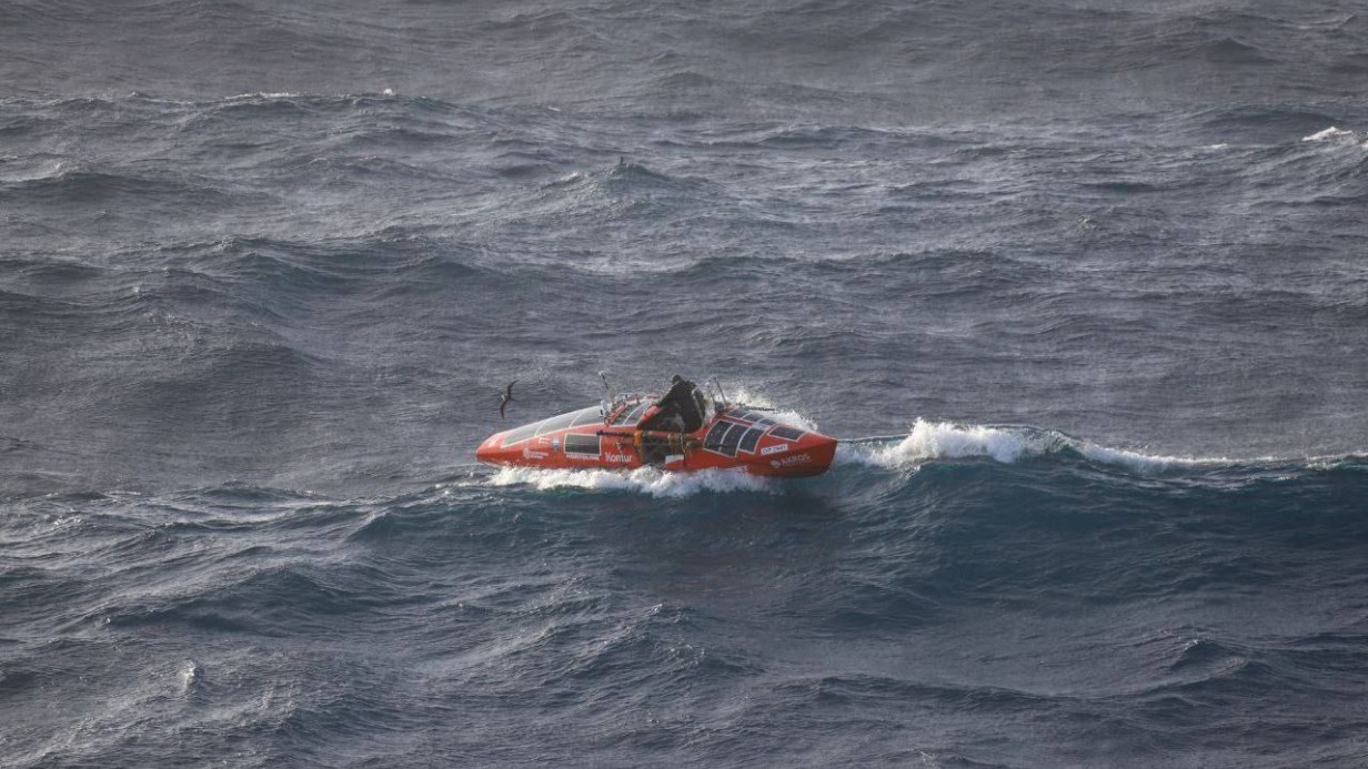 Путешествие Конюхова через два океана завершилось досрочно из-за поломки лодки