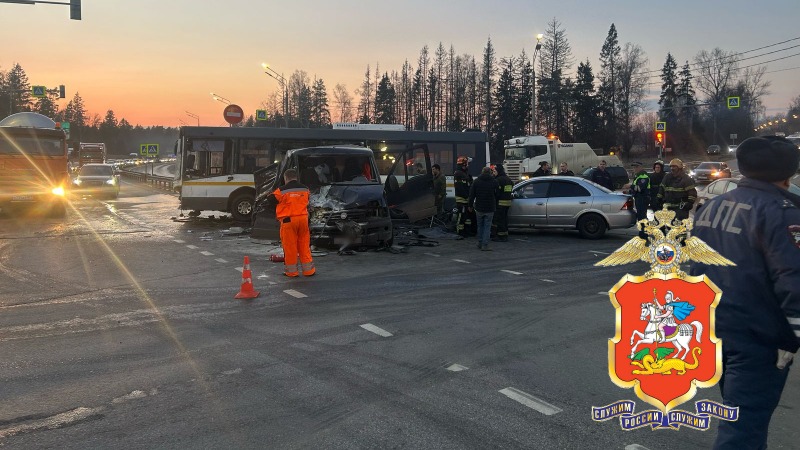 Два человека пострадали в ДТП с участием автобуса на ЦКАД в Подмосковье