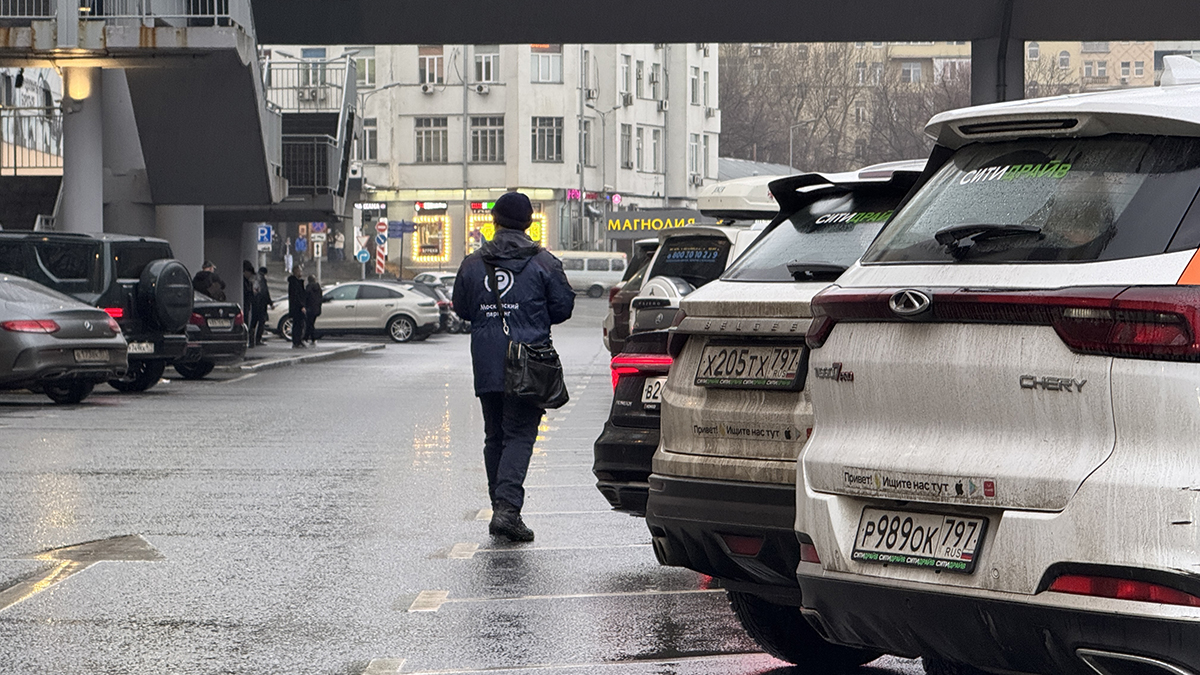 Москвичи придумали новую незаконную схему, как не оплачивать парковку в городе