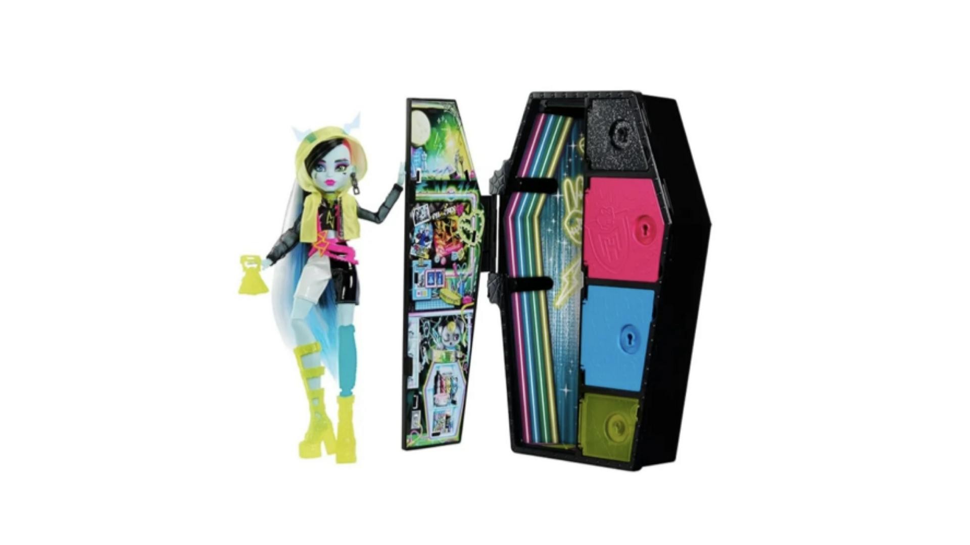 В Госдуме потребовали проверить законность продажи кукол Monster High в гробах