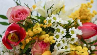 Что подарить на День матери