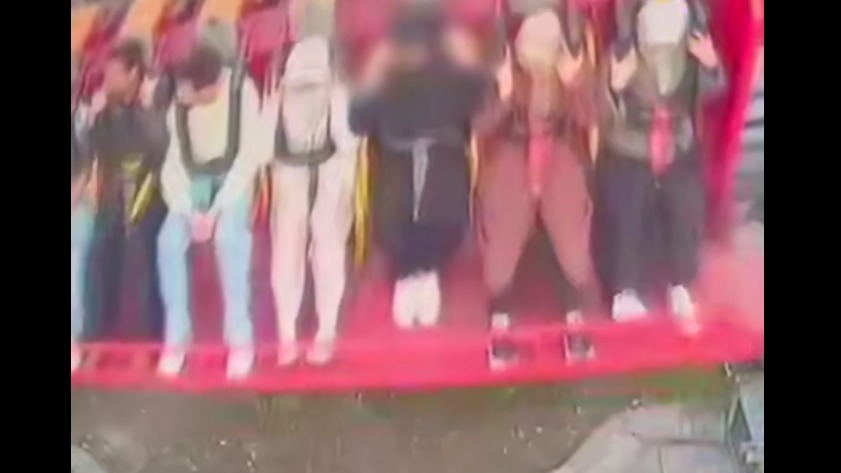 В Бишкеке девушка вылетела из аттракциона и попала в реанимацию