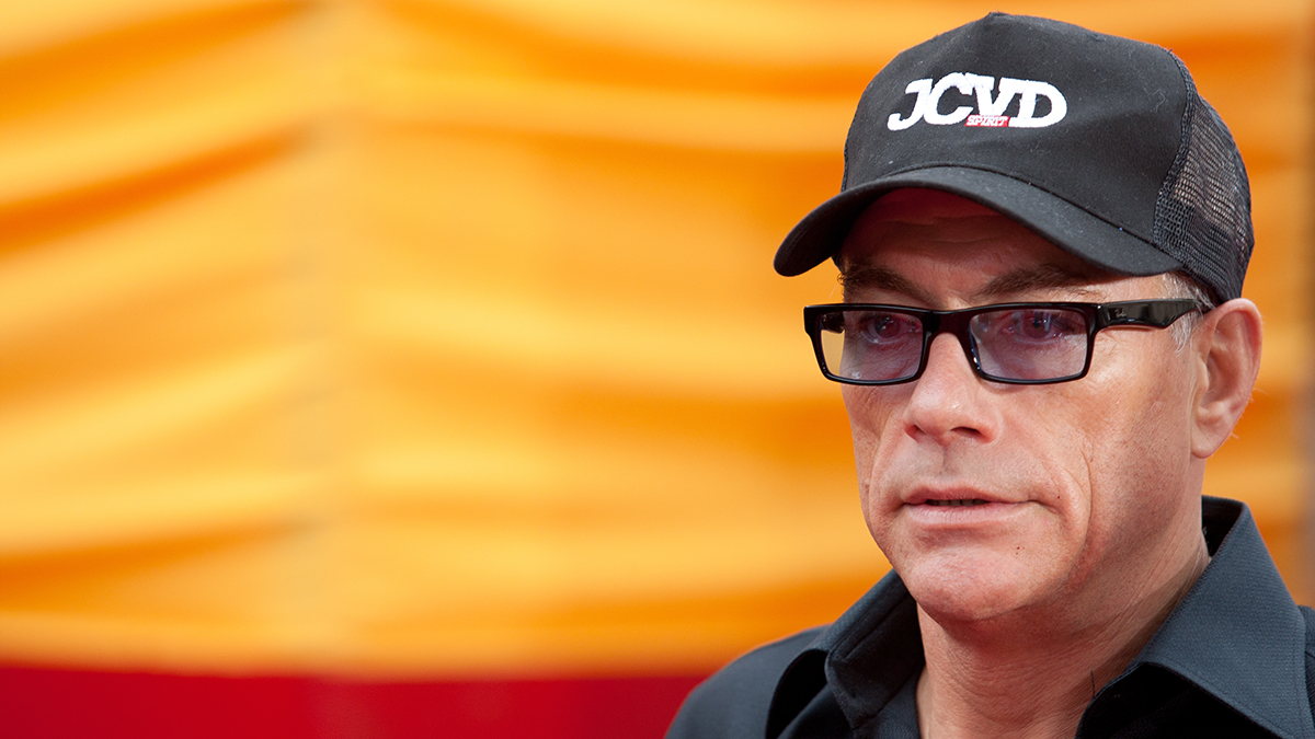 Ван Дамм обратился к Путину, предложив приехать в Москву и стать послом мира