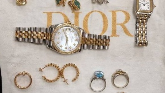 Брендовые украшения на пять миллионов нашли у пассажирки в аэропорту Домодедово