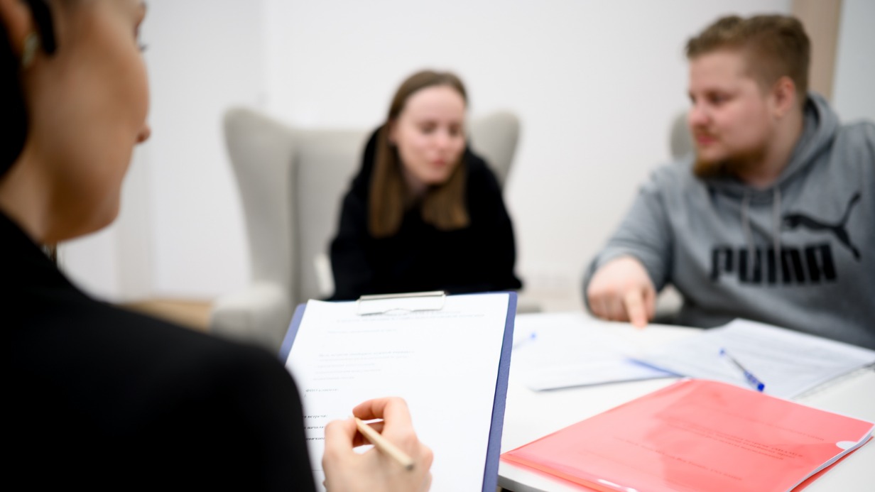 Сотрудники опеки и медиаторы помогли сохранить семью