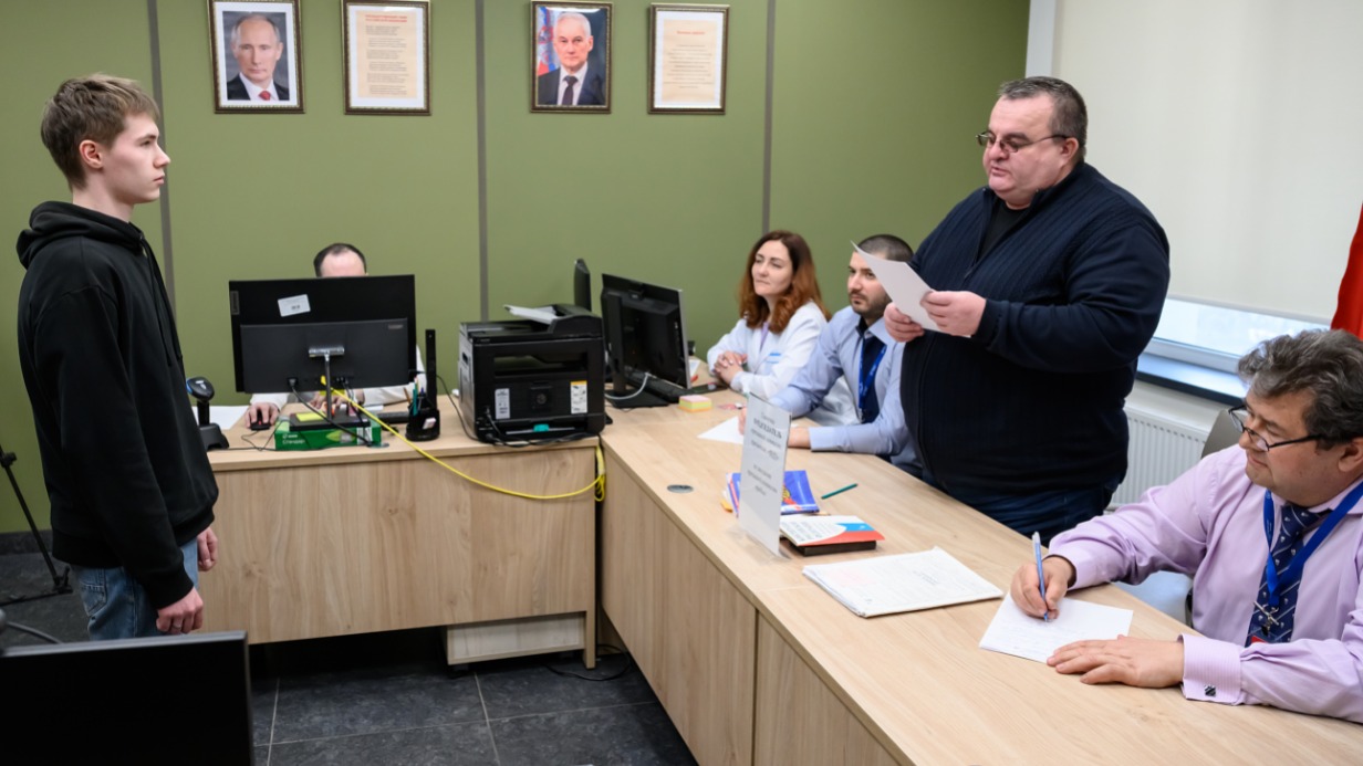 Электронные повестки будут направляться в личный кабинет призывников на портале «Госуслуги», а в Москве — в личный кабинет на сайте mos.ru