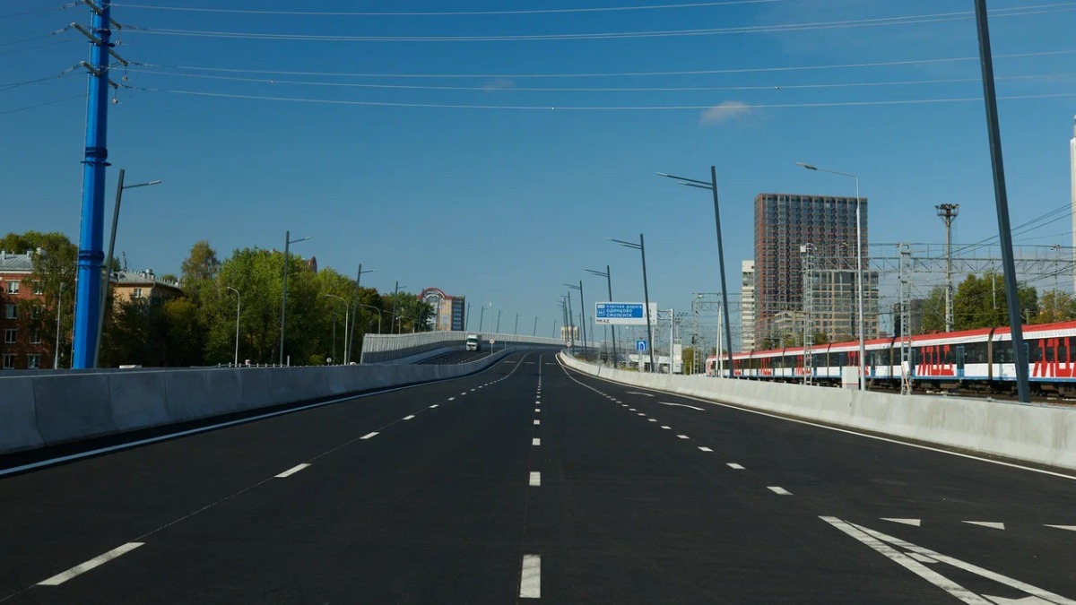 От экопарковок до дорожных знаков: какие продукты в Москве производят для транспортного сектора