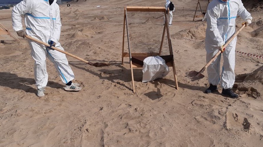 На пляжах Анапы обнаружили вещество, похожее на пальмовое масло