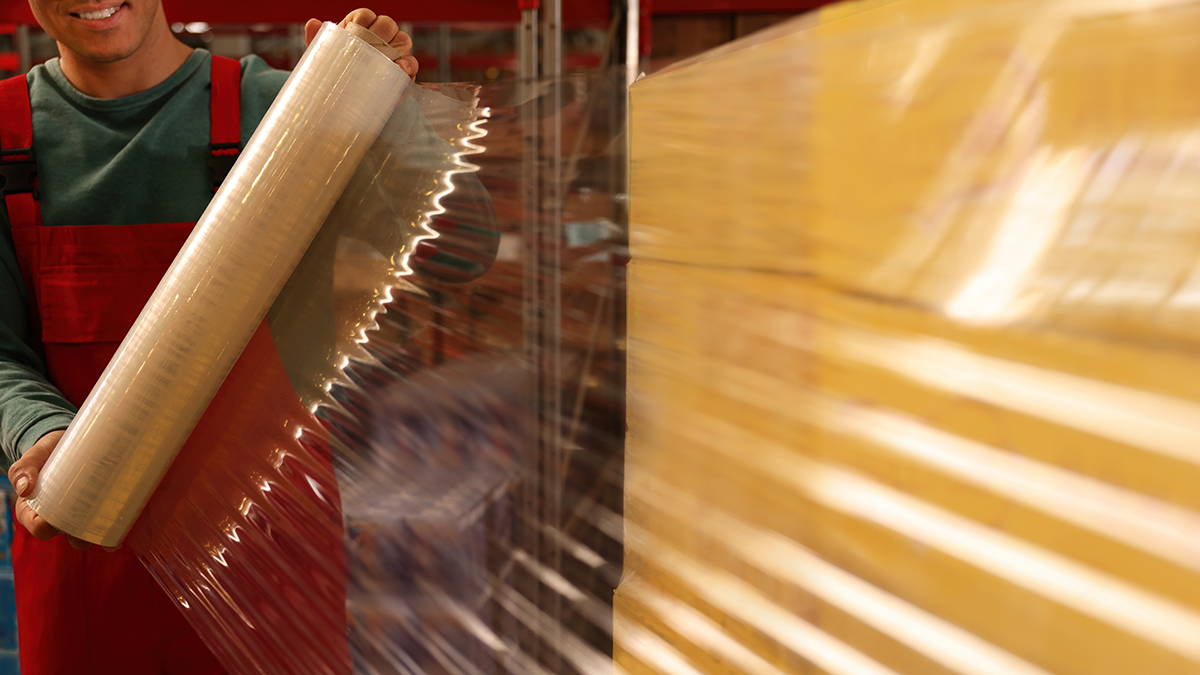 Мужчина украл сотни коробок со стретч-пленкой на сумму 700 тысяч в Подмосковье